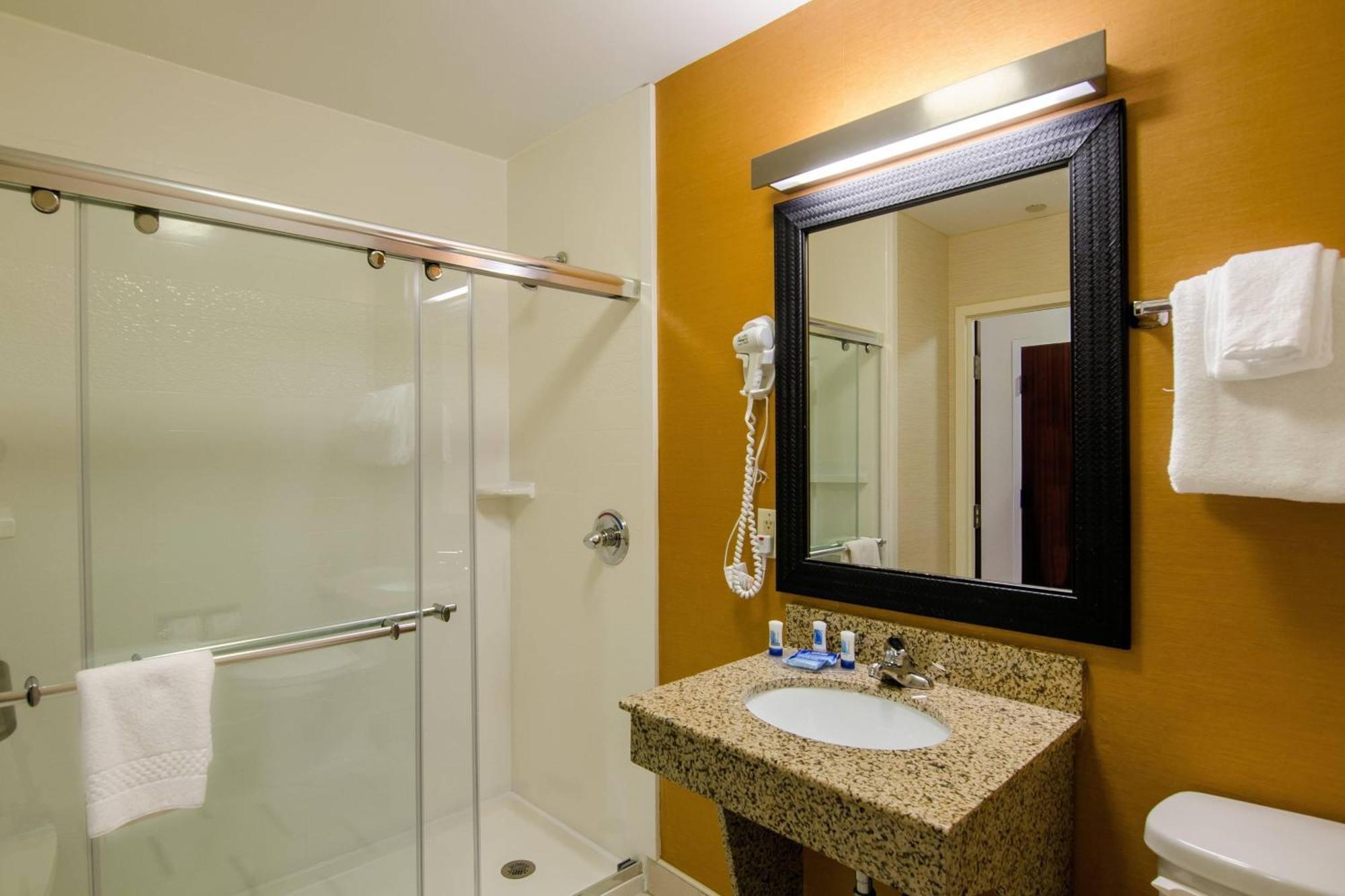 Fairfield Inn And Suites By Marriott Potomac Mills Woodbridge Exteriör bild
